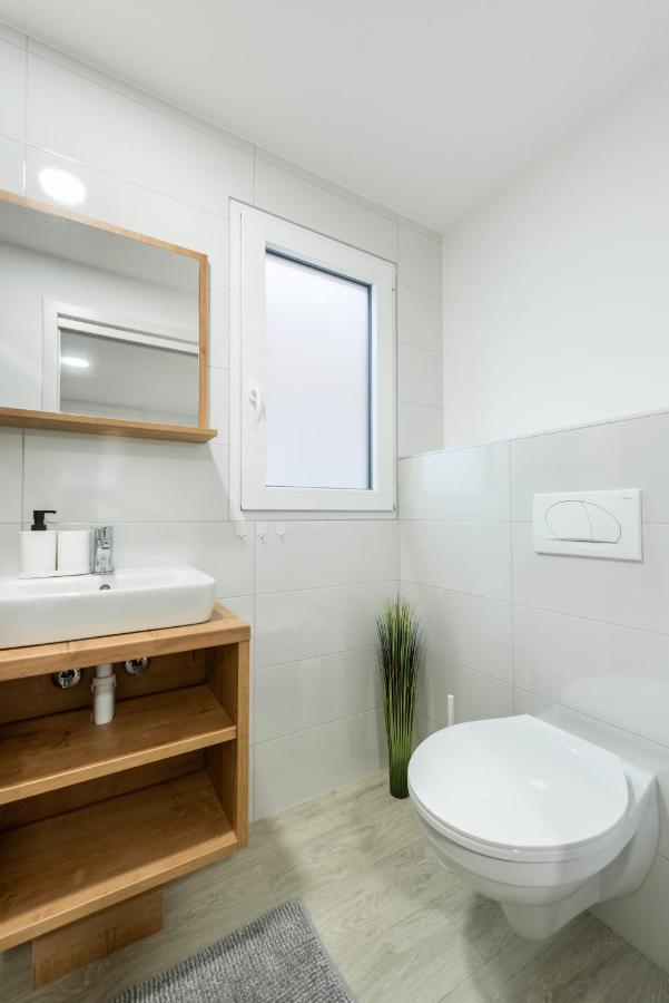 Luxury Mobile Home Pretty Green - Premium - Oaza Mira Resort -50 M From The Beach Drage Esterno foto